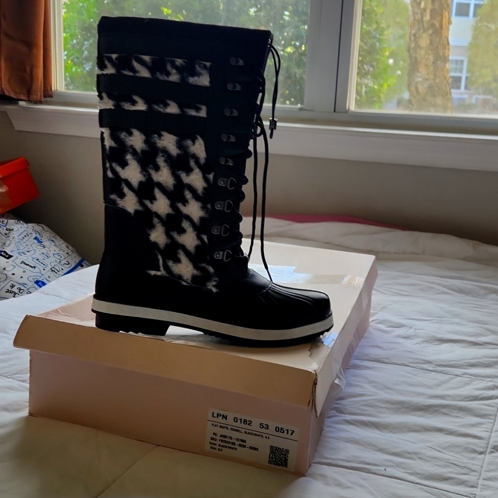 Just Fab black and white warm boots